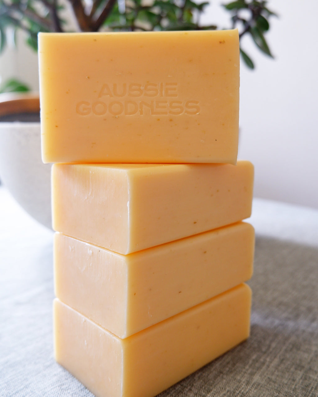 Oatmeal, Aloe Vera & Sandalwood Soap Bar 200g, view 1